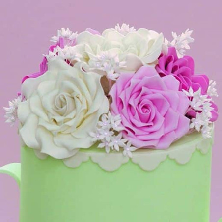 pastel-rosa-en-pasta-de-azúcar