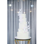 pastel-de-boda-blanco-decoracion-en-oblea