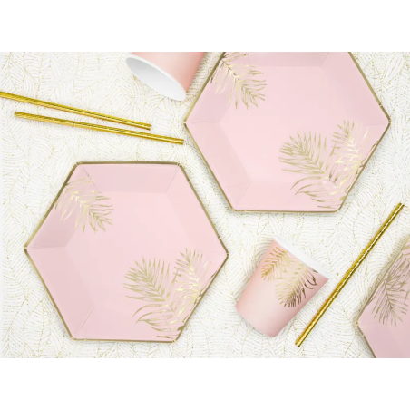 Idea de decoración de mesa en rosa claro y dorado.