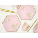 Idea de decoración de mesa en rosa claro y dorado.