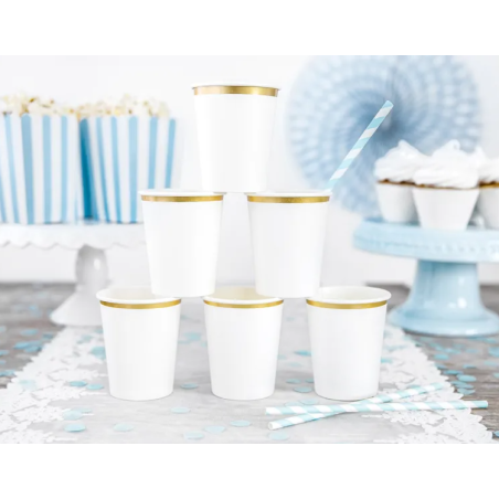 vasos de cartón blanco con ribete dorado