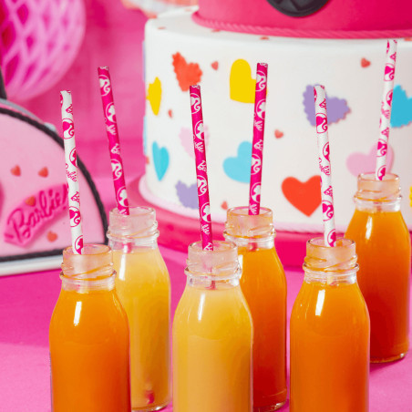 pajita de barbie en jugo de frutas