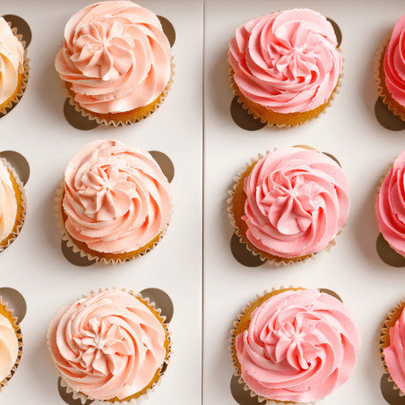 cupcake rosa en caja de cupcakes