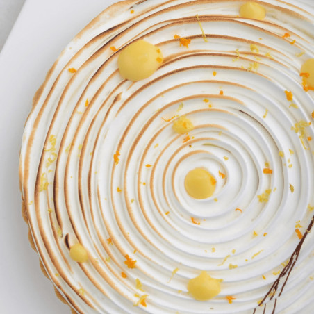 pastel alisado con el plato giratorio decora