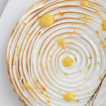 pastel alisado con el plato giratorio decora
