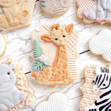 galleta decorada con molde para modelar jirafa