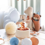 Vela de cumpleaños de 1 año de osito de peluche en un pastel