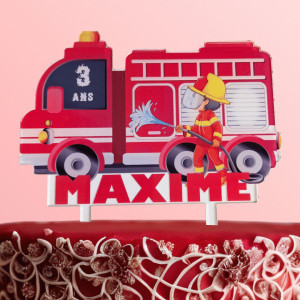 Adorno de tarta de bombero personalizable en una tarta de diseño