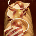 Tronco de Navidad decorado con bouel de chocolate.