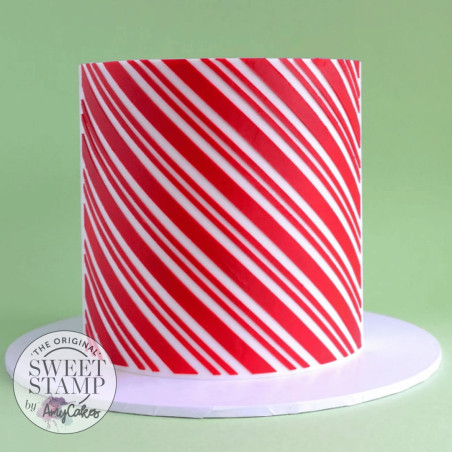 pastel decorado con la plantilla de tiras de caramelo SweetStamp