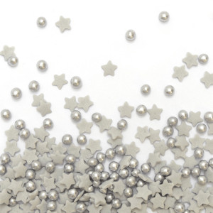 rocía estrellas y cuentas plateadas