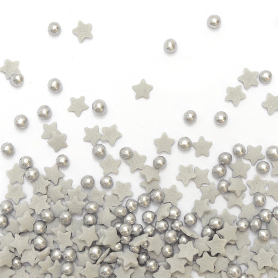 rocía estrellas y cuentas plateadas