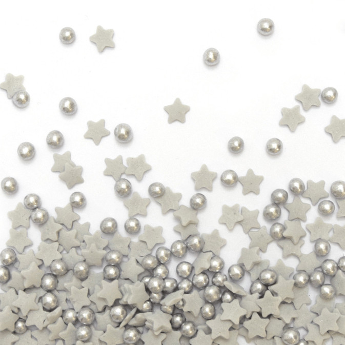 rocía estrellas y cuentas plateadas
