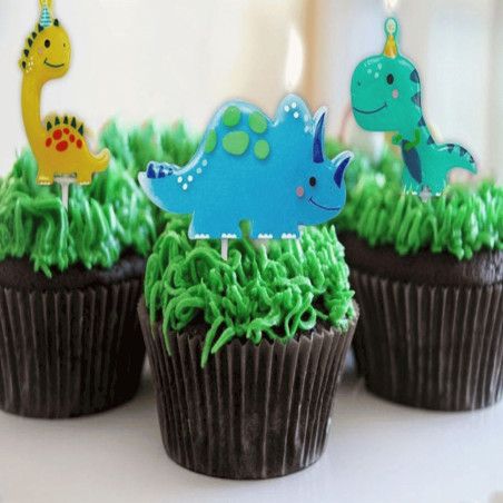 velas de dinosaurio en cupcakes