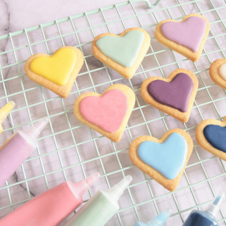 Galletas decoradas con boli de chocolate fucsia