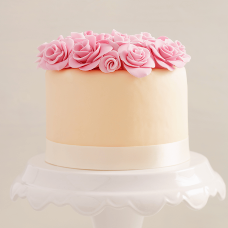 pastel con mazapán blanco