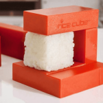 Cubo de arroz con bloque de arroz