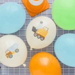 globos con temática de obra de construcción