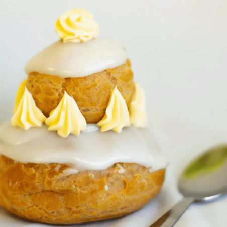 Pastel religioso fondant blanco