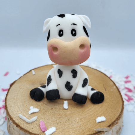Modelado de vaca con pasta de azúcar