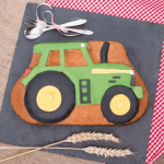 Pastel con forma de tractor con molde antiadherente 3D