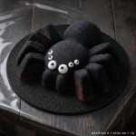 Decoración de tarta de araña de Halloween - alrededor de la tarta