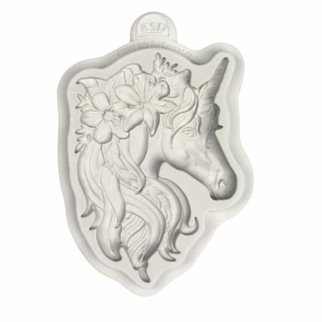 moldear-un-modelado-diseño-de-pastel-unicornio